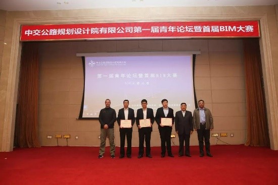 爭創新，求發展，青年正是大有可為時！